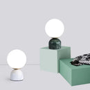 lampe à poser en marbre et verre pour intérieur élégant