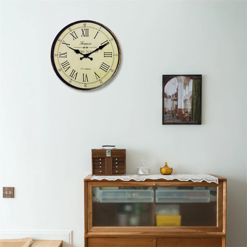 horloge murale en bois style XVIe siècle décoration maison silencieuse - vue 4 sur 7
