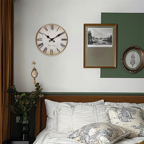 horloge murale en bois rétro avec chiffres romains décorative et silencieuse - vue 2 sur 7
