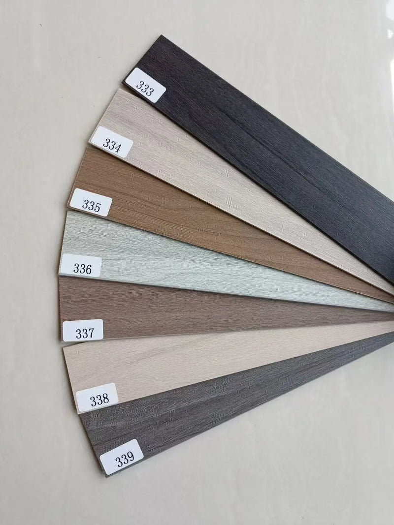 Store vénitien motorisé bois sur mesure salon chambre