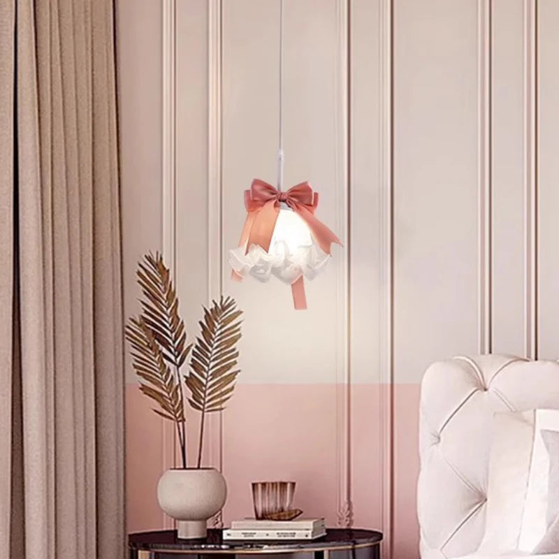 suspension moderne en verre pour chambre de petite fille - vue 3 sur 7