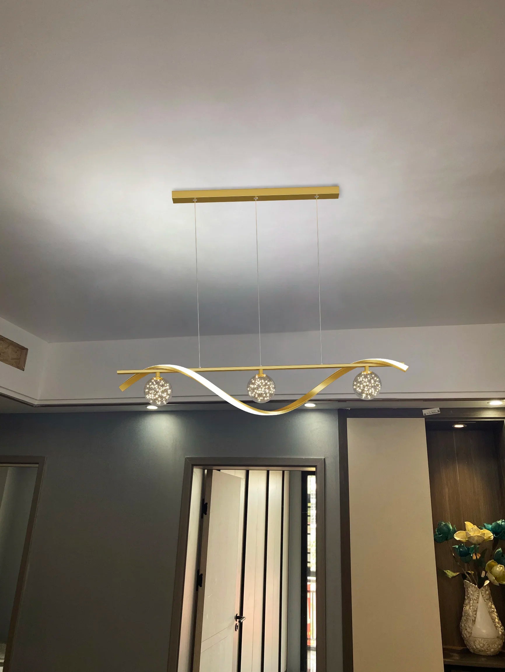 Modern Nordic Style LED  Luxury Long Strip Table Lamp Creative New Dining Room Bar Simple Modern Chandelier - vue 4 sur 8