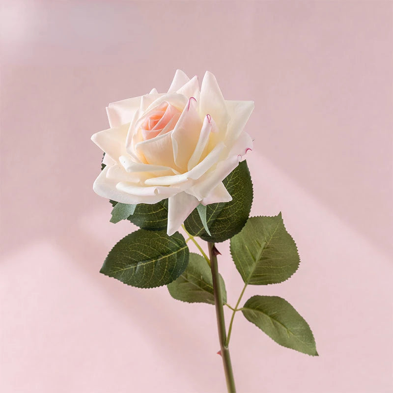 roses artificielles réalistes pour décoration de fête