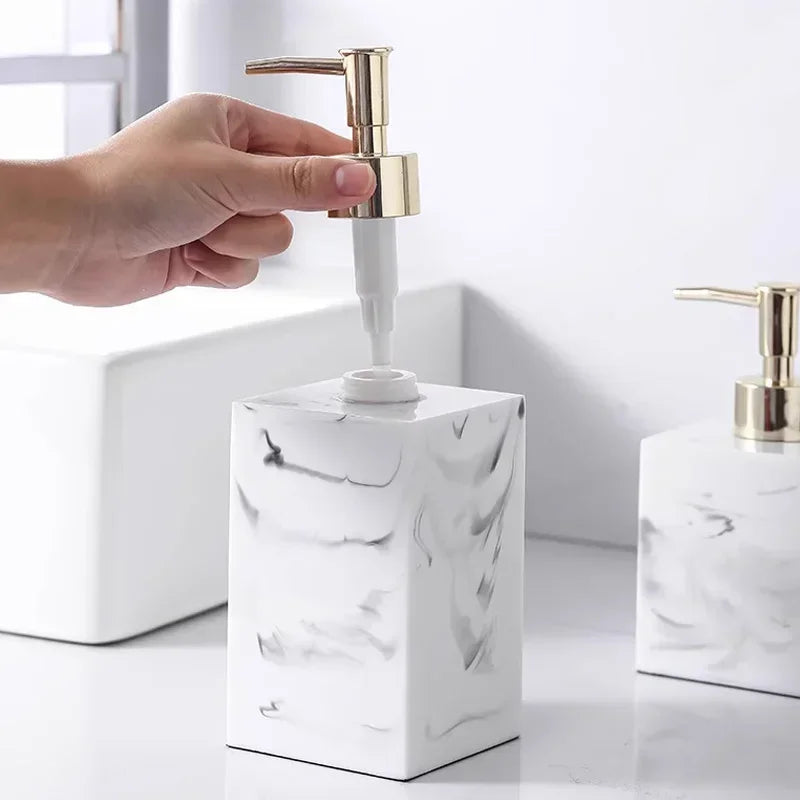 bouteille de désinfectant pour les mains et lotion portable - vue 3 sur 12
