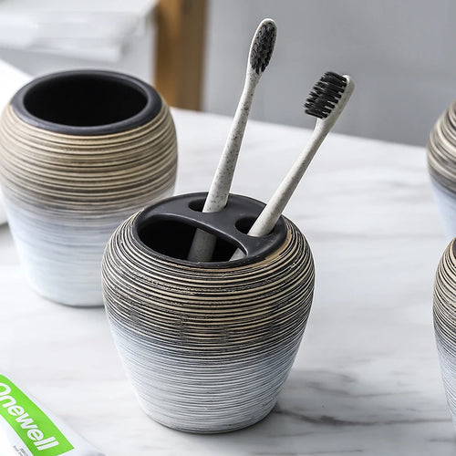accessoires de salle de bain en céramique rétro artisanaux et pratiques - vue 4 sur 8