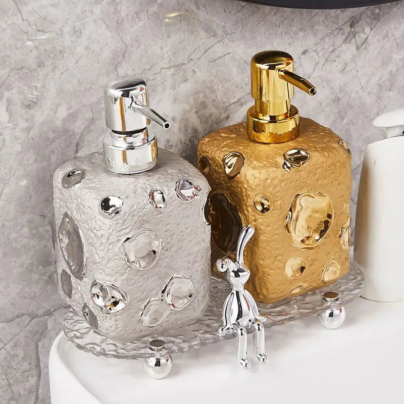 bouteille en céramique dorée décor lune pour lotion - vue 11 sur 11