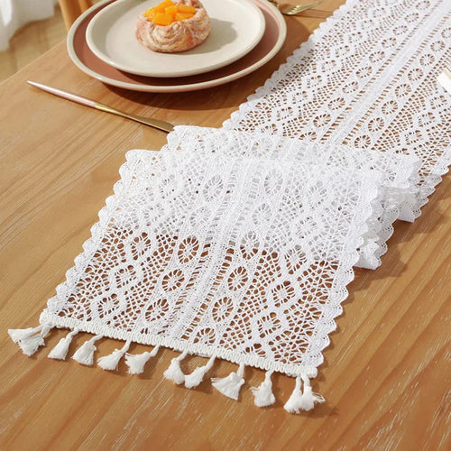 Chemin de table beige vintage dentelle crochet pompons