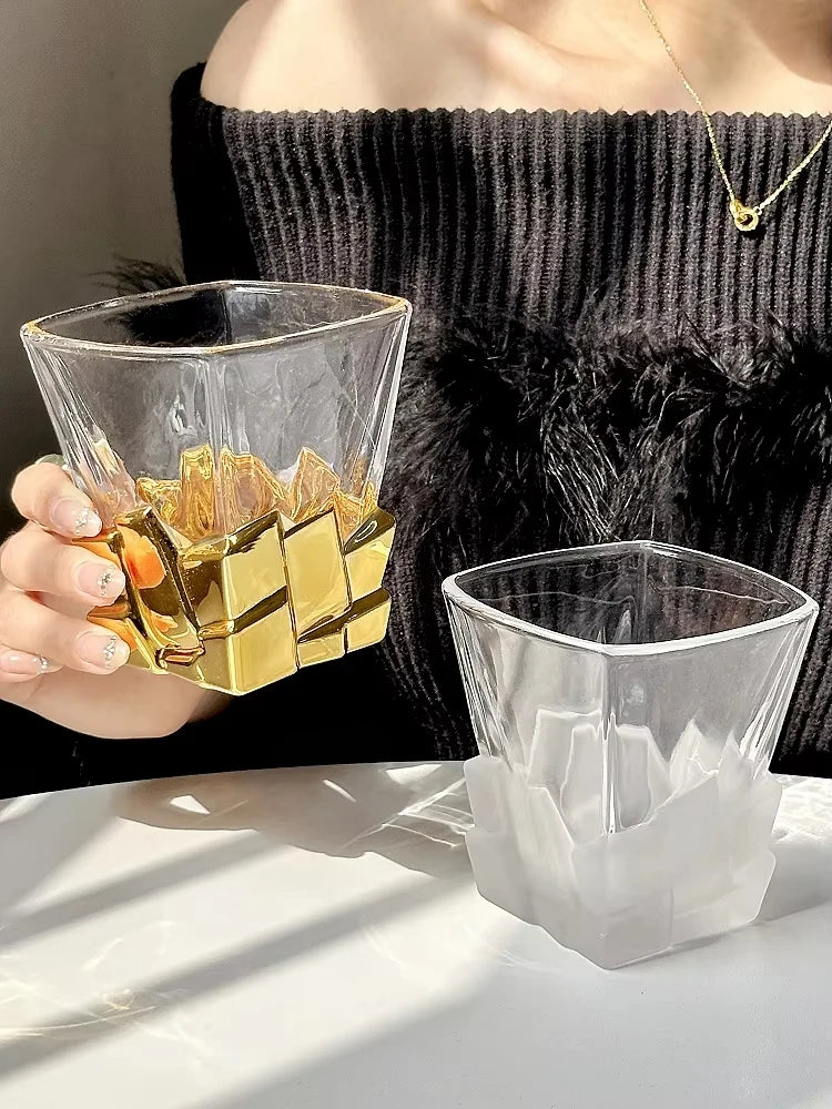 Verre artistique texturé style espace luxe pour whisky - vue 7 sur 7
