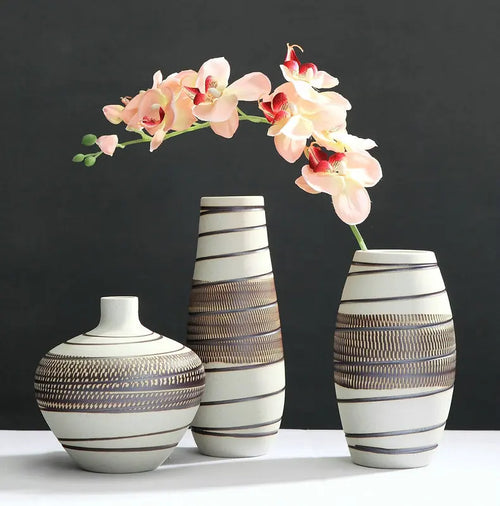 vase en céramique fait main pour décoration intérieure et arrangements floraux - vue 2 sur 9