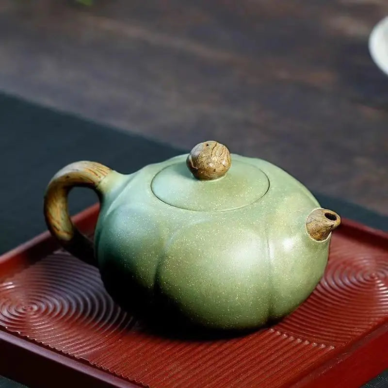 Théière chinoise en argile yixing motif lotus artisanale - vue 3 sur 5