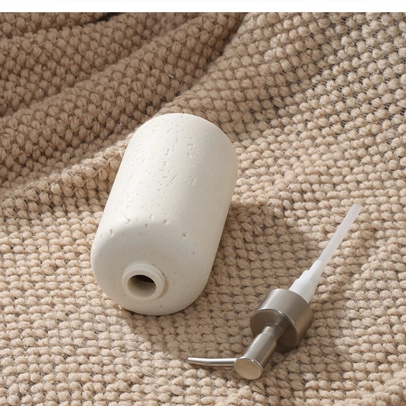 bouteille distributrice de désinfectant haut de gamme pour les mains - vue 7 sur 8