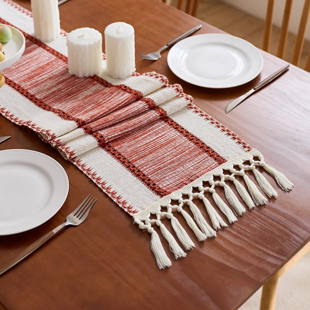 Chemin de table bohème tissé rayures rouges pompons - vue 7 sur 7