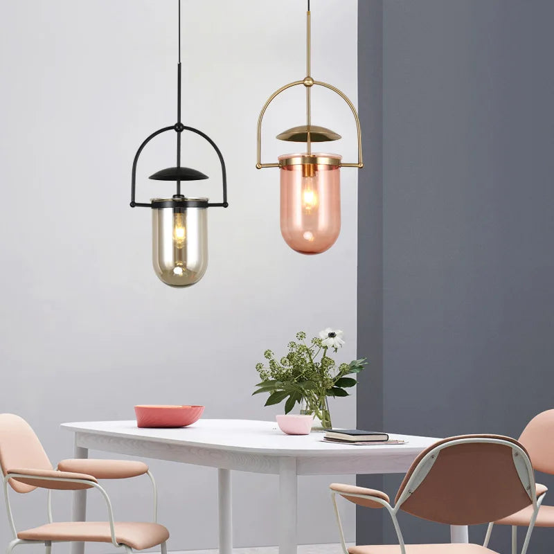 suspension en verre design minimaliste pour espace moderne