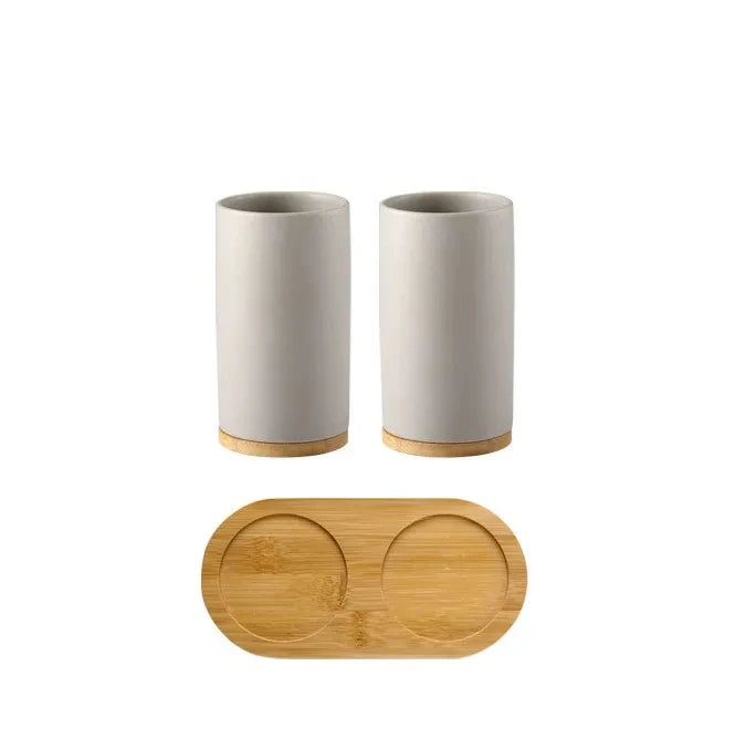 ensemble d'accessoires de salle de bain en céramique et bambou