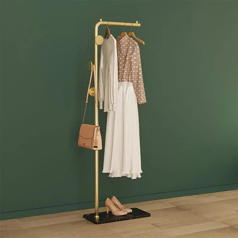 porte-vêtements minimaliste gain de place support moderne pour vêtements