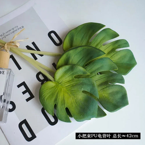 bouquet de feuilles monstera et bananier décoration intérieure mariage - vue 9 sur 10