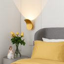 Applique murale design à LED avec abat-jour courbé en métal style Wake