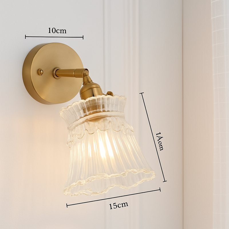 Applique murale dorée à LED et abat-jour en verre