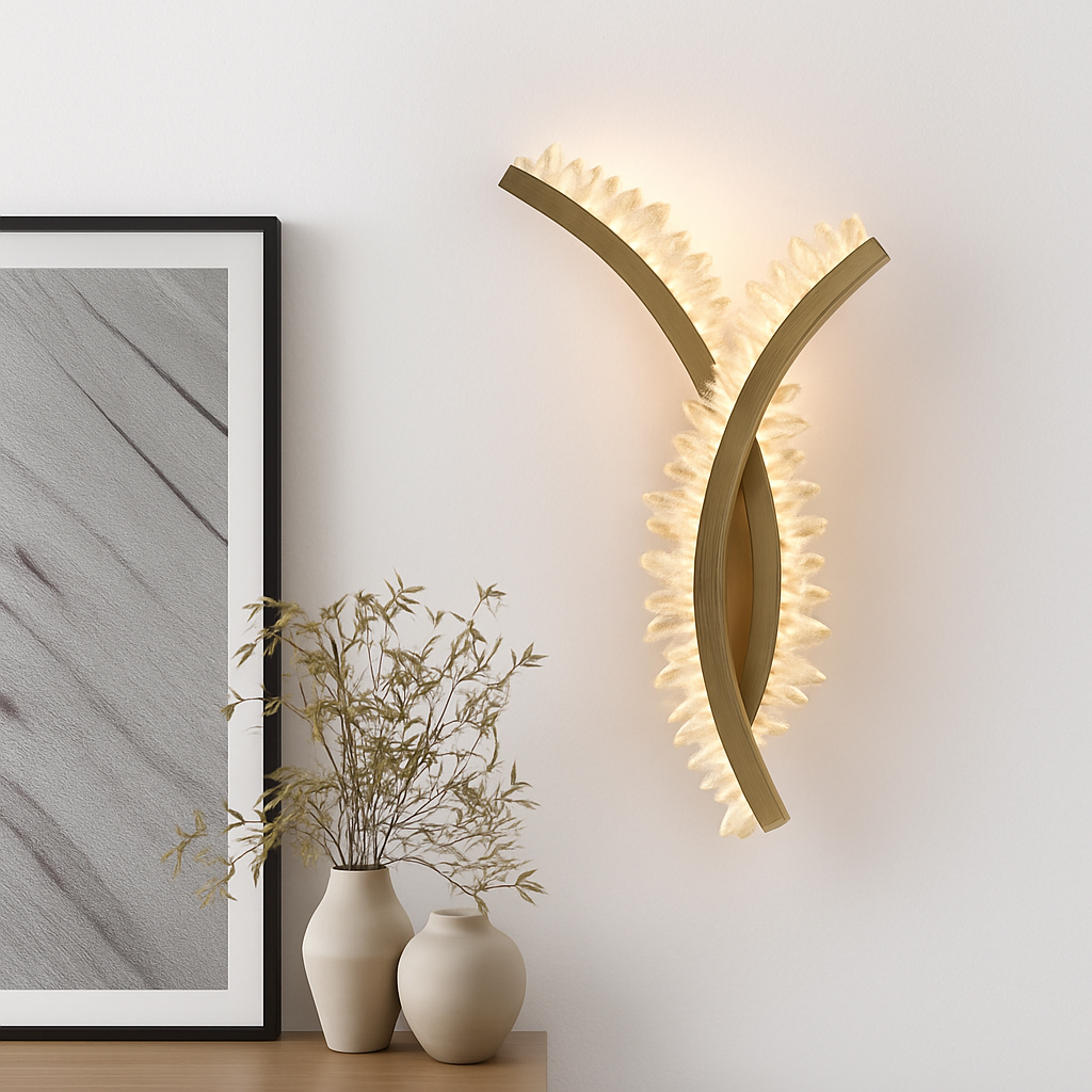 applique murale en cristal naturel et métal doré pour décoration d'ambiance - vue 3 sur 8
