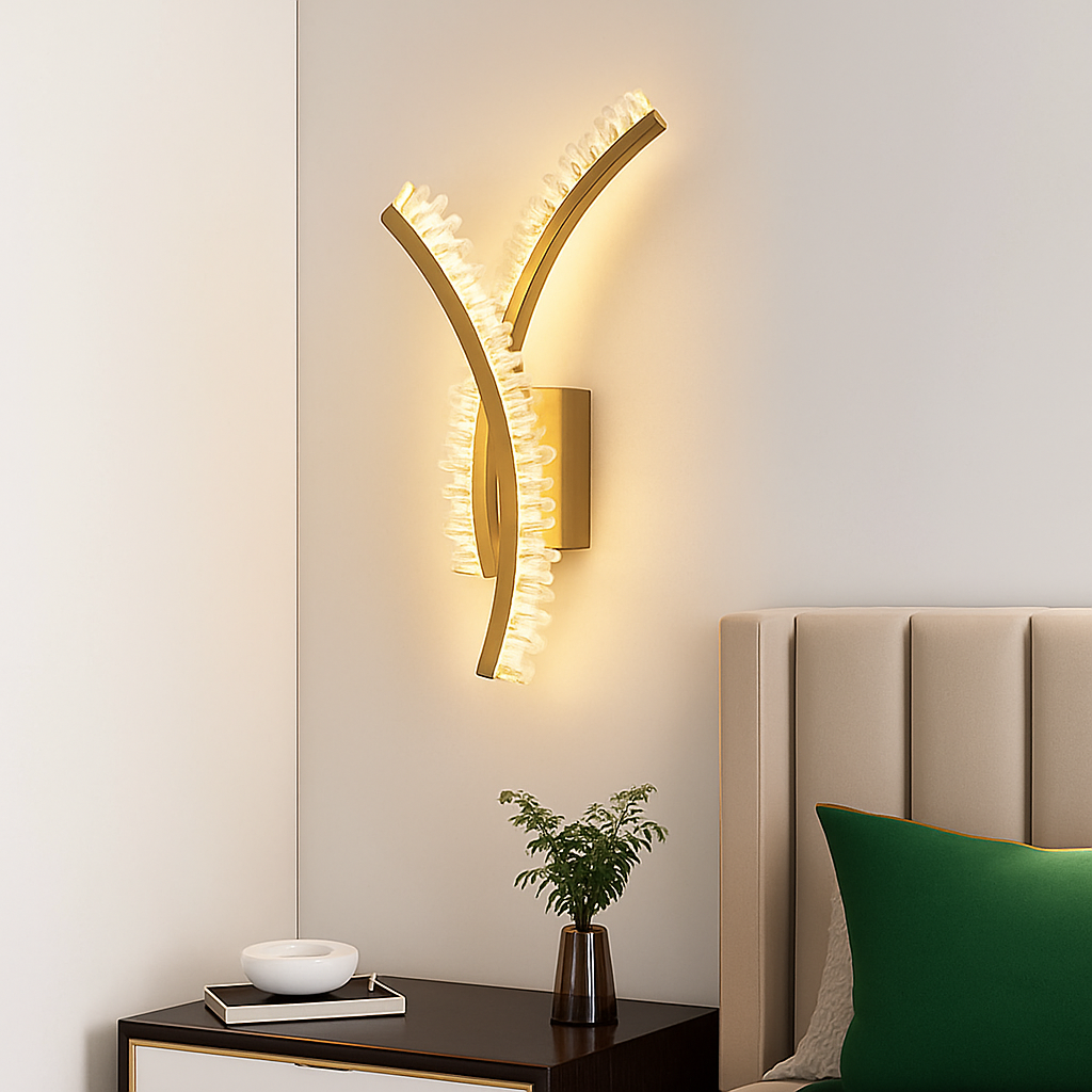 applique murale en cristal naturel et métal doré pour décoration d'ambiance - vue 4 sur 8