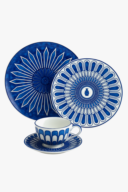 assiette-ceramique-style-europeen-motifs-sceau-raffines-0.png