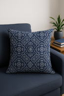 coussin géométrique bleu marine pour décoration et confort