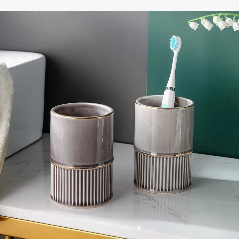 ensemble moderne de cinq accessoires de salle de bain
