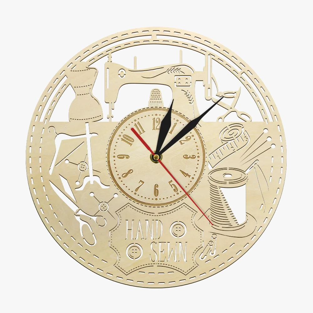 horloge en bois sans tic tac pour passionnés de couture décorative