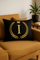 housse de coussin décorative motif lettres noires et dorées