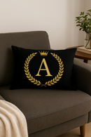 housse de coussin décorative motif lettres noires et dorées