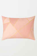 housse de coussin rose avec motif géométrique tendance décoratif