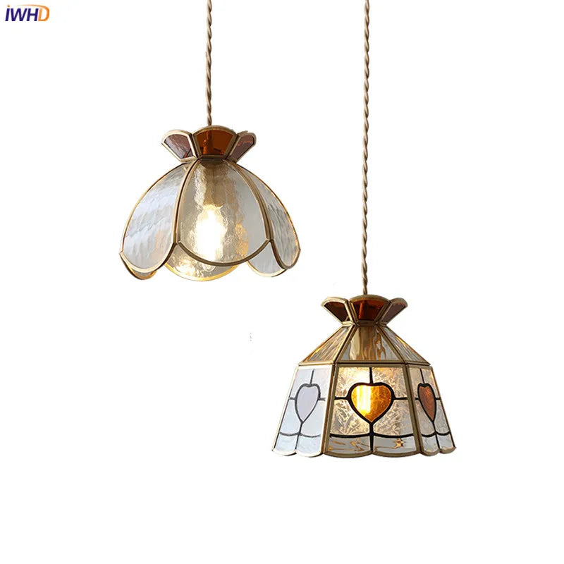 lampe-suspendue-vintage-en-cuivre-avec-abat-jour-en-verre-fait-main-0.png