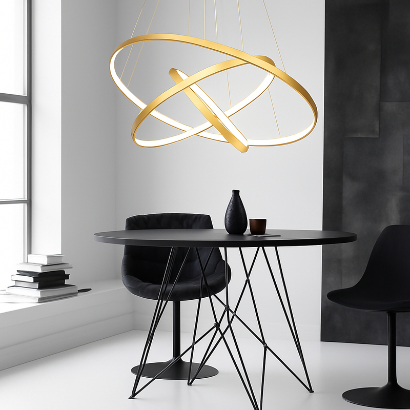 Lustre design avec anneaux imbriquées suspendus à LED