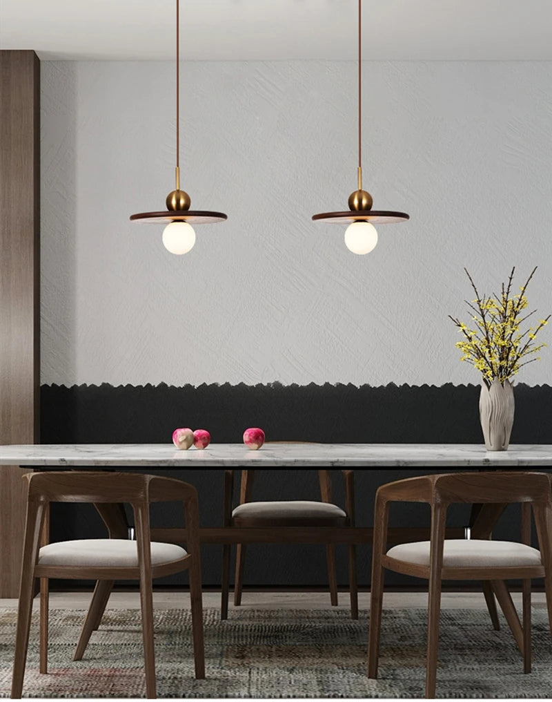 Lustre rond nordique en bois massif de noyer