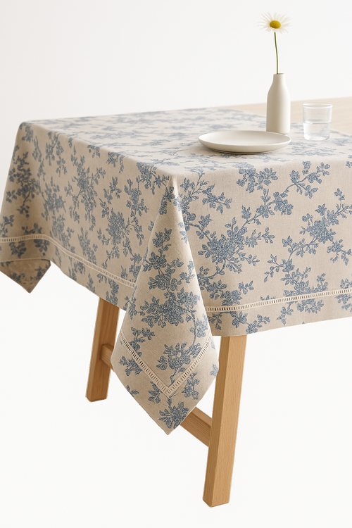 nappe-champetre-a-motifs-floraux-style-vintage-table-1.png