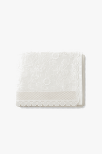 Nappe dentelle brodée style pastoral motif floral coton