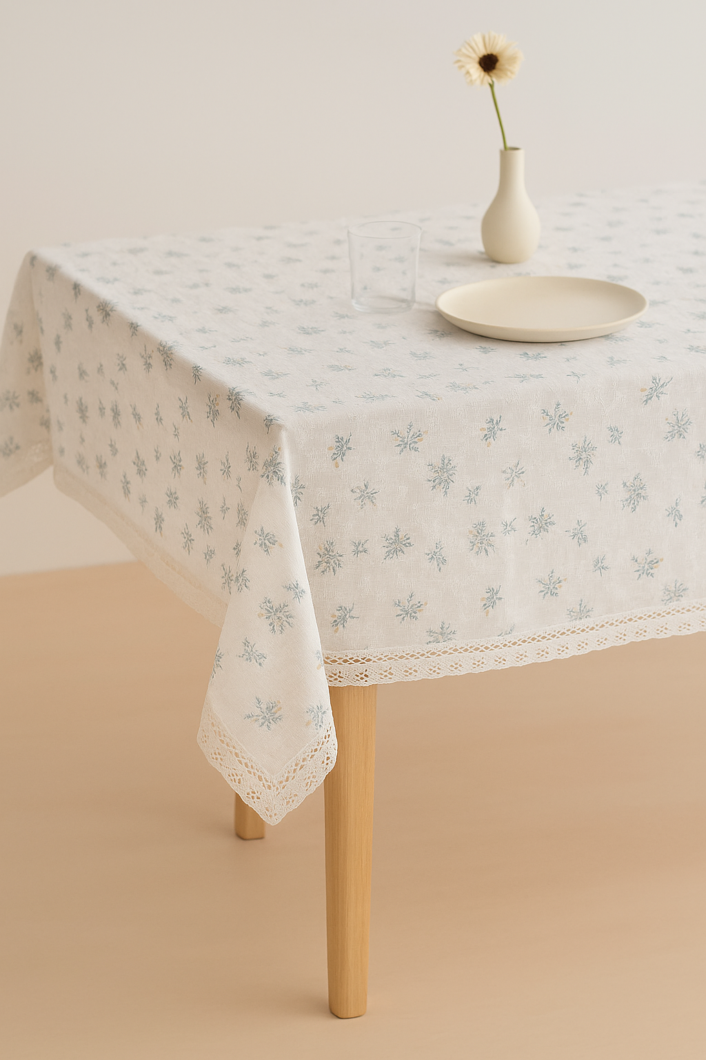 Nappe florale brodée style coréen avec pompons table - vue 3 sur 2