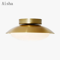 plafonnier doré design moderne pour intérieur élégant et lumineux