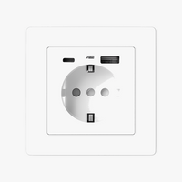 Prise électrique et double USB et USB type C (Europe) en acier blanc mat bords arrondis