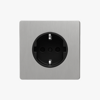 Prise électrique (Europe) en acier gris clair brossé bords arrondis