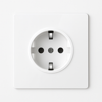 Prise électrique simple (Europe) en acier blanc mat et bords arrondis
