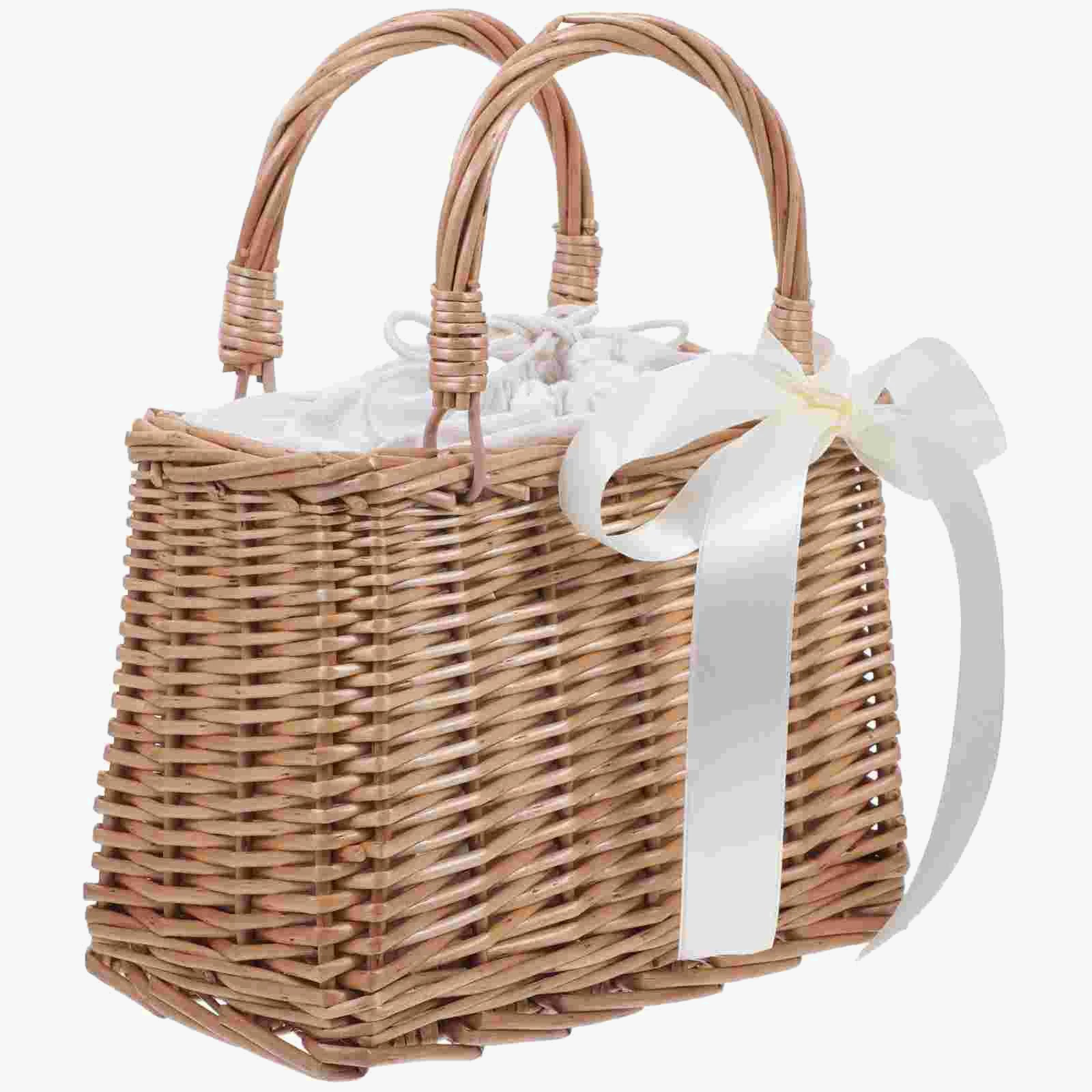sac à main en paille avec panier à fleurs en rotin