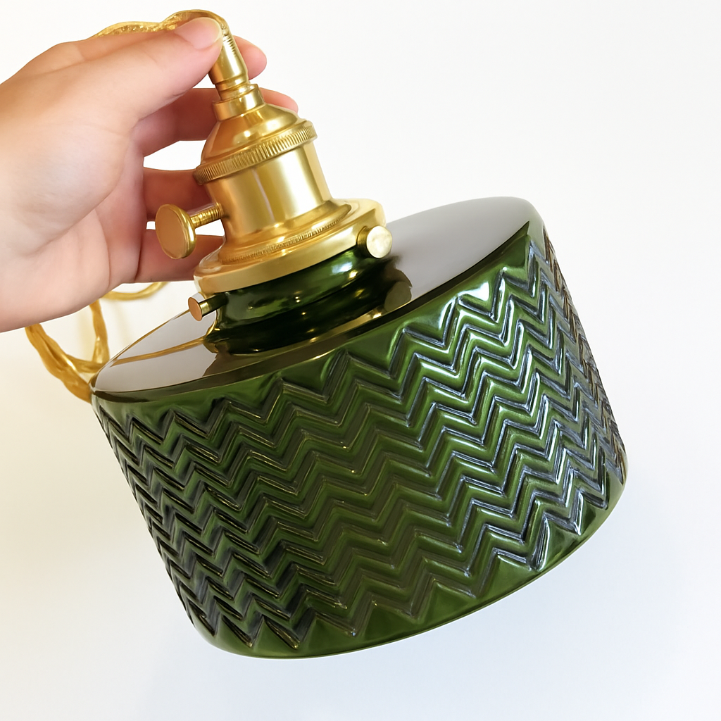 Suspension design en verre vert minimaliste japonais - vue 5 sur 13