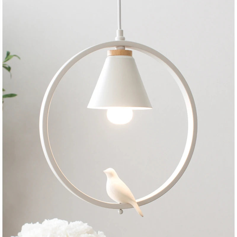 suspension-moderne-en-r-sine-avec-d-coration-de-poup-e-3.png