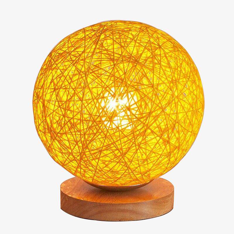 Lámpara de mesa LED con base de madera y bola de tela en color Wicker