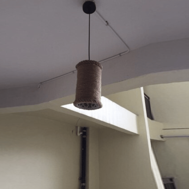 Suspension rétro LED avec abat-jour cylindrique en rotin