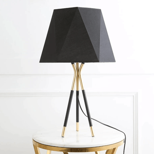 Lampe à poser design à LED en métal et abat-jour triangle style Loft Omi - vue 3 sur 3