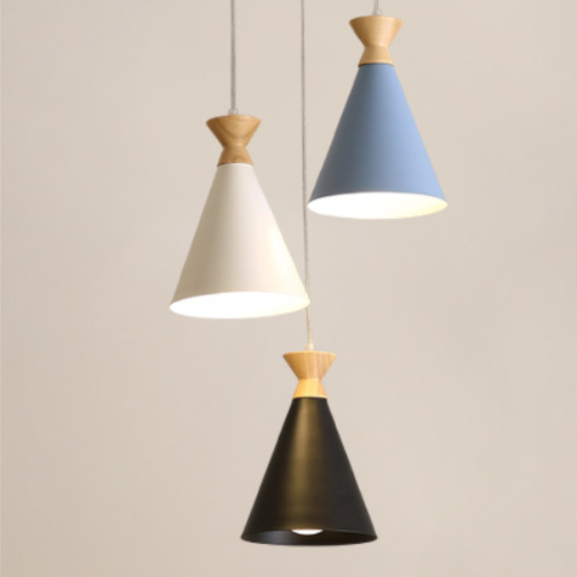 Suspension scandinave avec abat-jour conique et en bois Avi - vue 6 sur 7