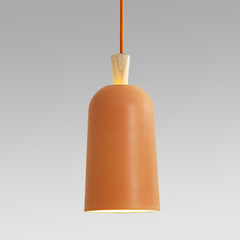 Lámpara de suspensión escandinavo con sombra de metal y madera Maloe