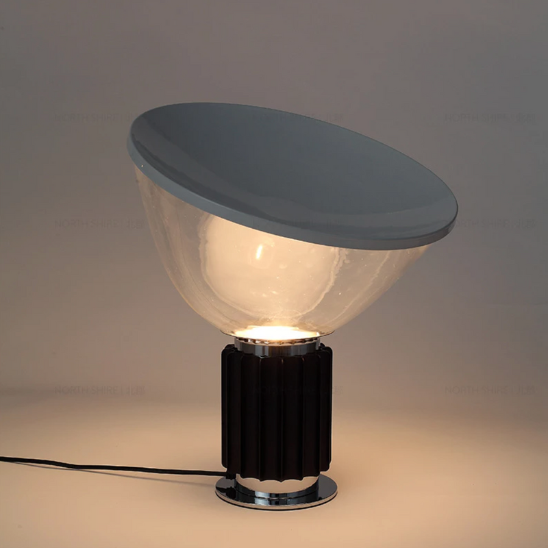 Lampe à poser design LED avec socle industriel et abat-jour arrondi